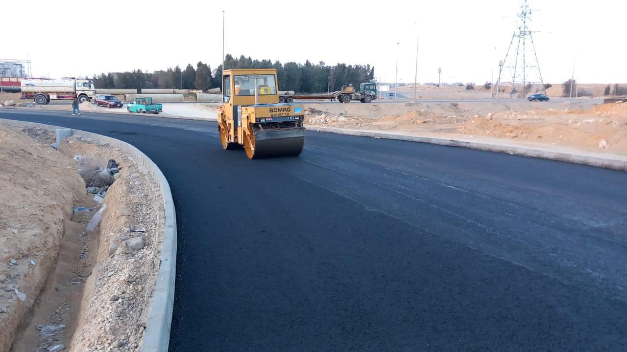 رئيس جهاز مدينة القاهرة الجديدة يتفقد محاور الطرق وأعمال المرافق الجارية بالمدينة